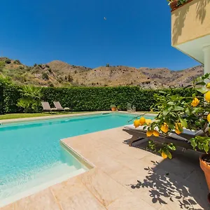 Villa Almond
